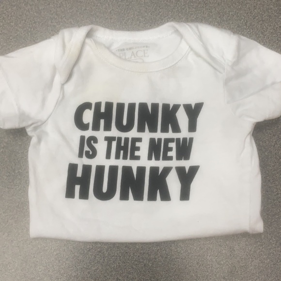 2 0-3 month onesies with hand knitted new born hat - Picture 2 of 9